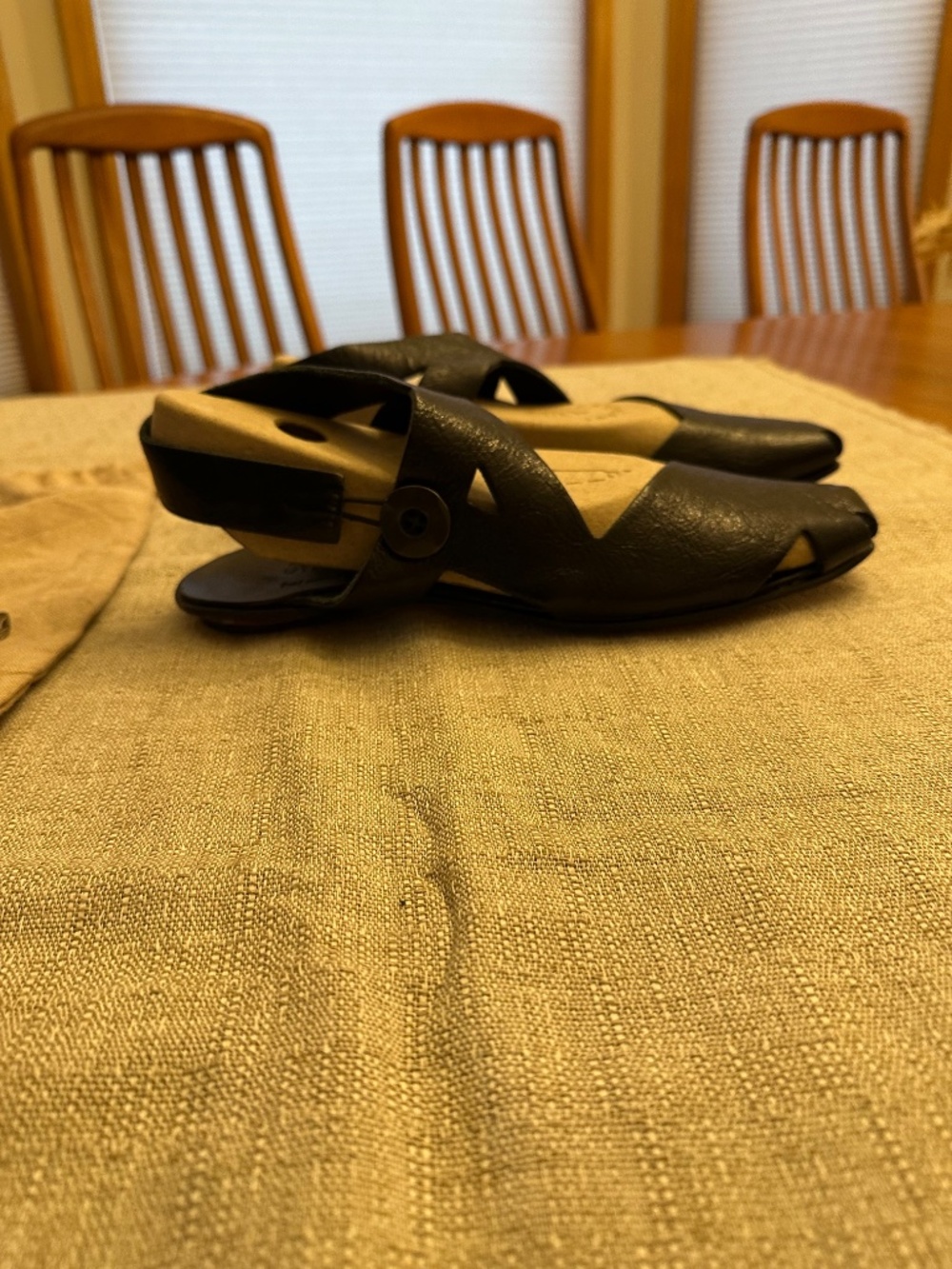 Cydwoq Black Crinkle Leather Ankle Strap Flat - Picture 2 of 7
